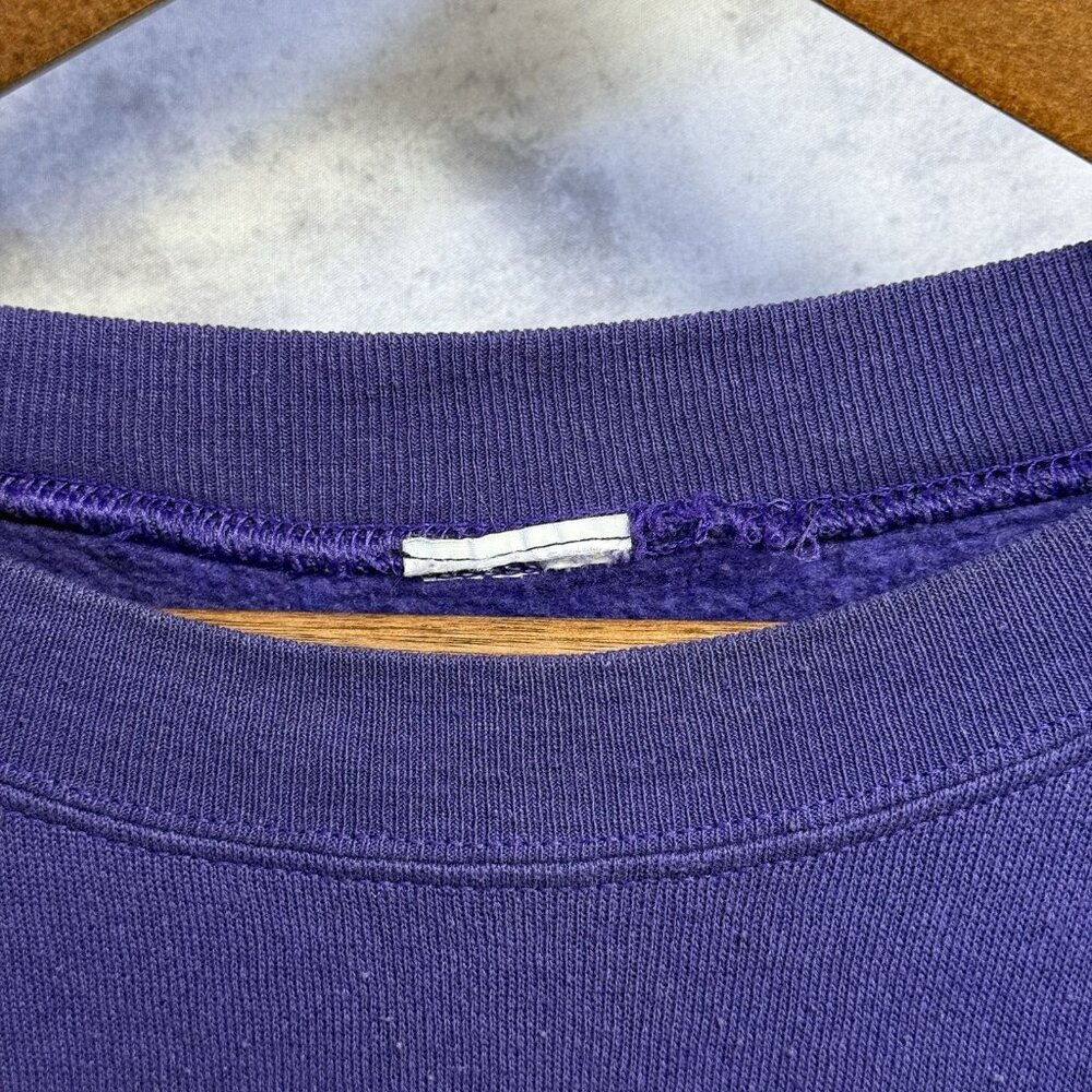 Vintage Winnie The Pooh Sweatshirt Oversized L Purple Crew Neck Cartoon 90s Y2K - Picture 3 of 16